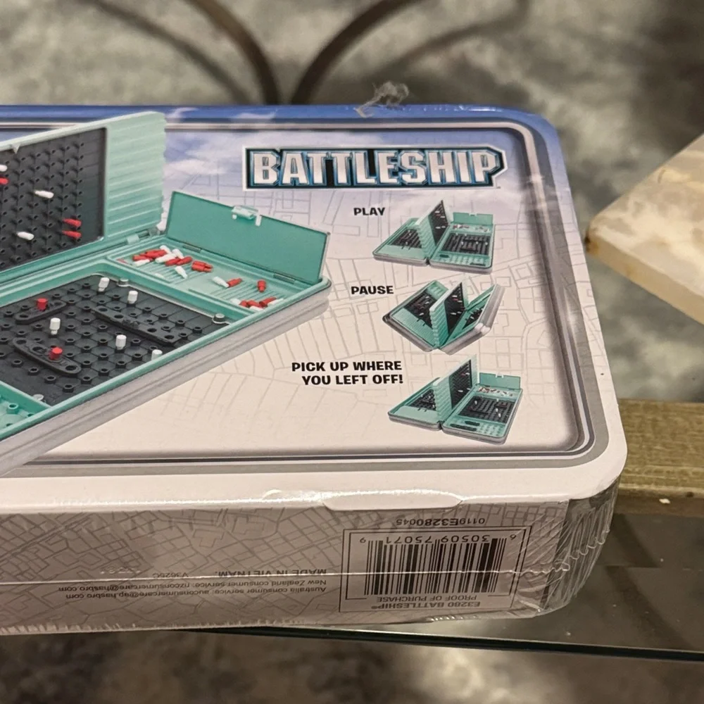 HASBRO GAMING ROAD TRIP * * BATTLESHIP * GAME with PORTABLE CASE NEW!